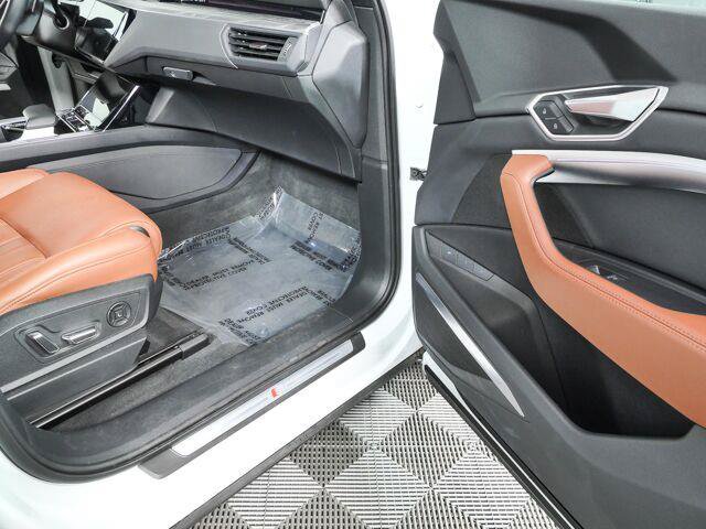 Used 2022 Audi e-tron Chronos w/ Chronos Package AWD/4WD image 35