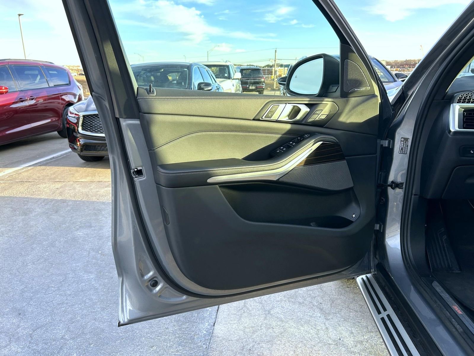 Used 2025 BMW X5 xDrive50e image 9