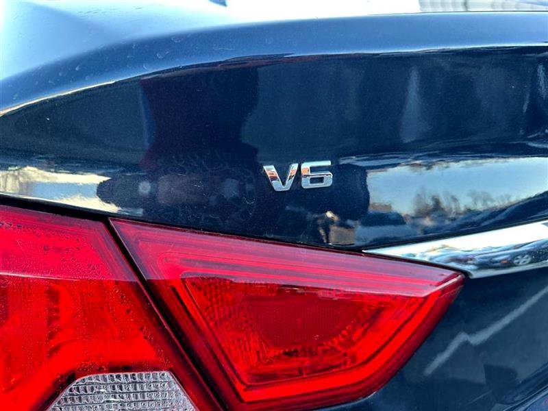 Used 2018 Chevrolet Impala Premier w/ Premier Confidence Package image 9