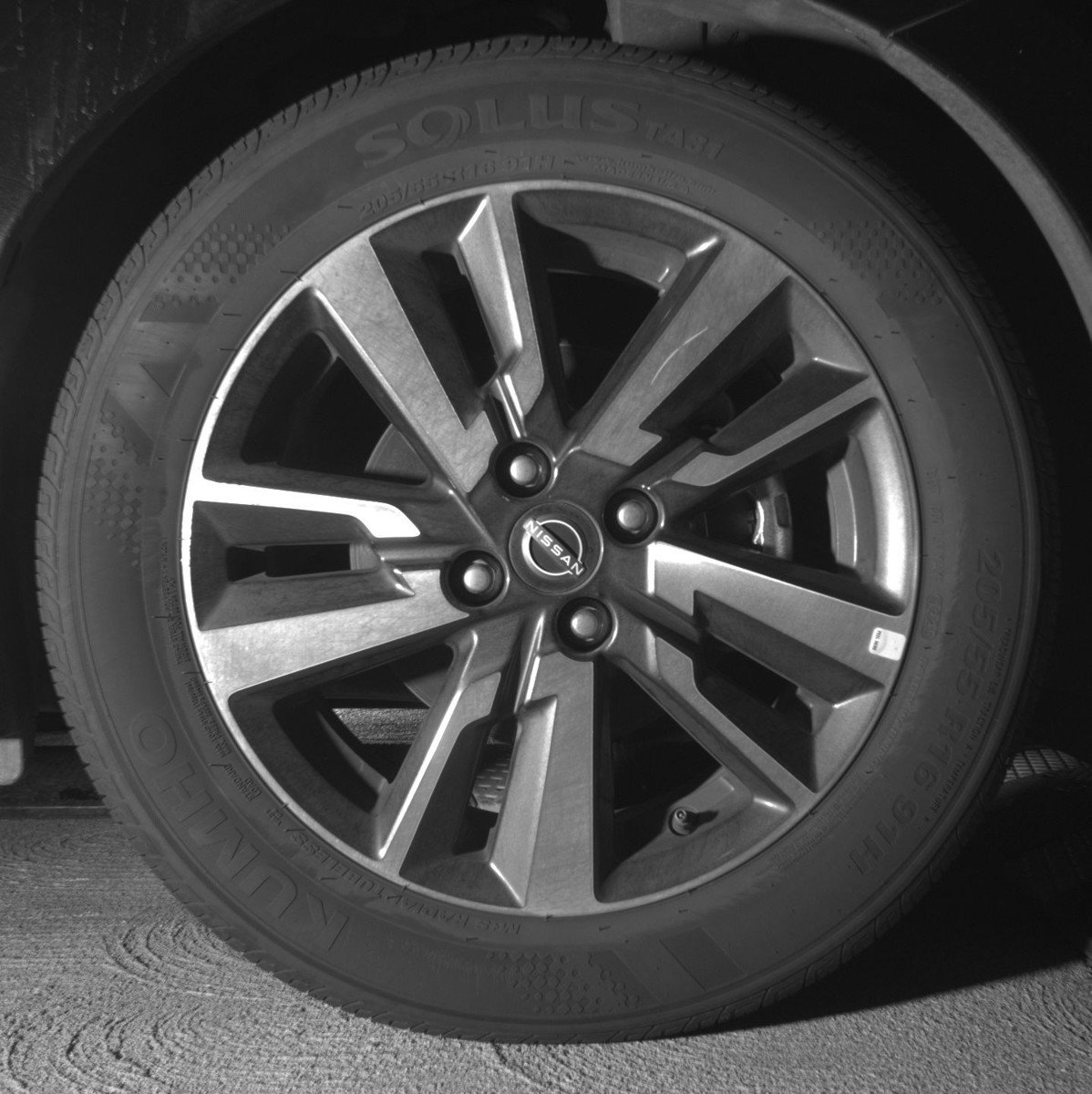 Used 2025 Nissan Versa SV image 13