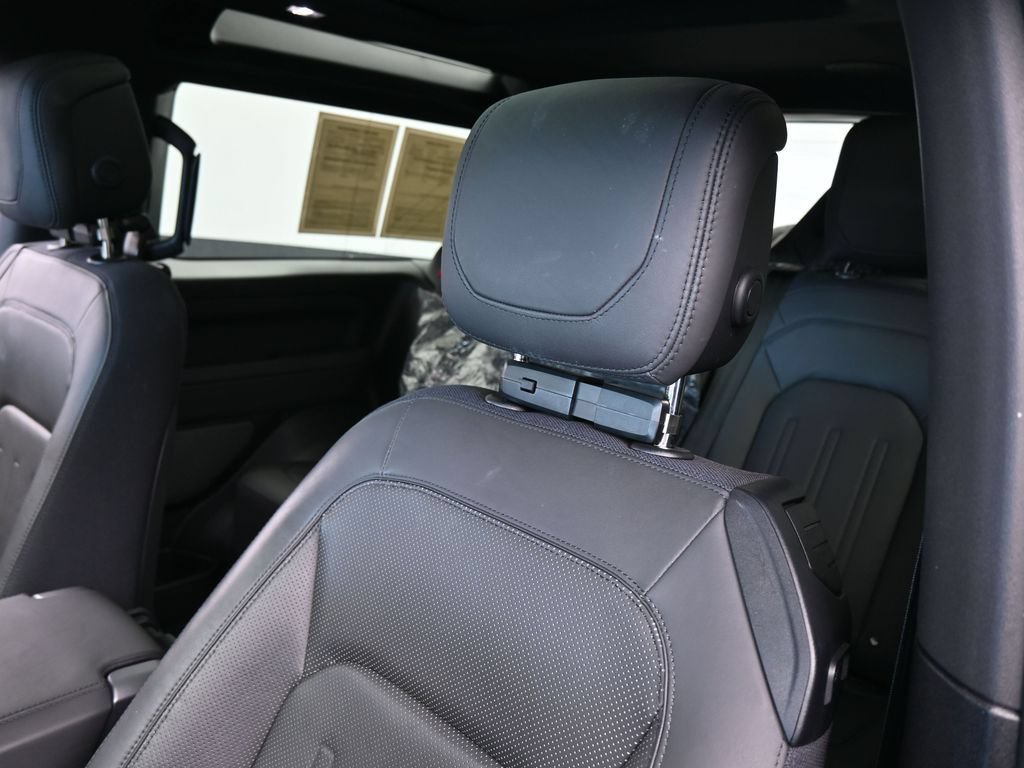Used 2023 Land Rover Defender 90 X AWD/4WD image 16