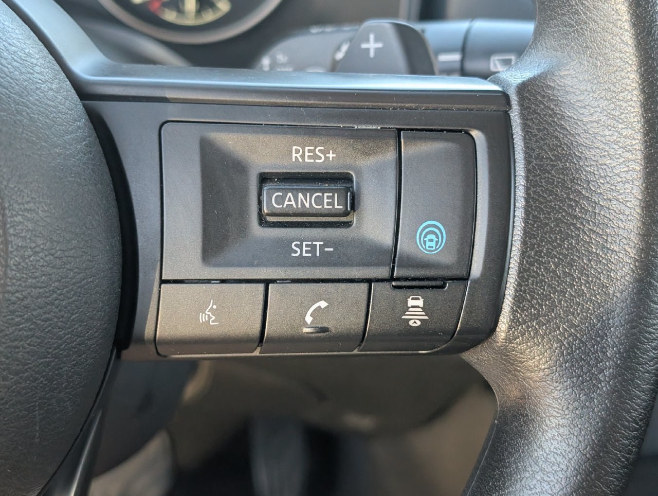 Used 2024 Nissan Rogue SV FWD image 22