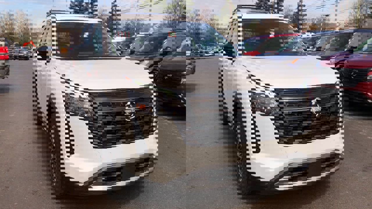 New 2026 Nissan Pathfinder Platinum w/ Cargo Package image 3