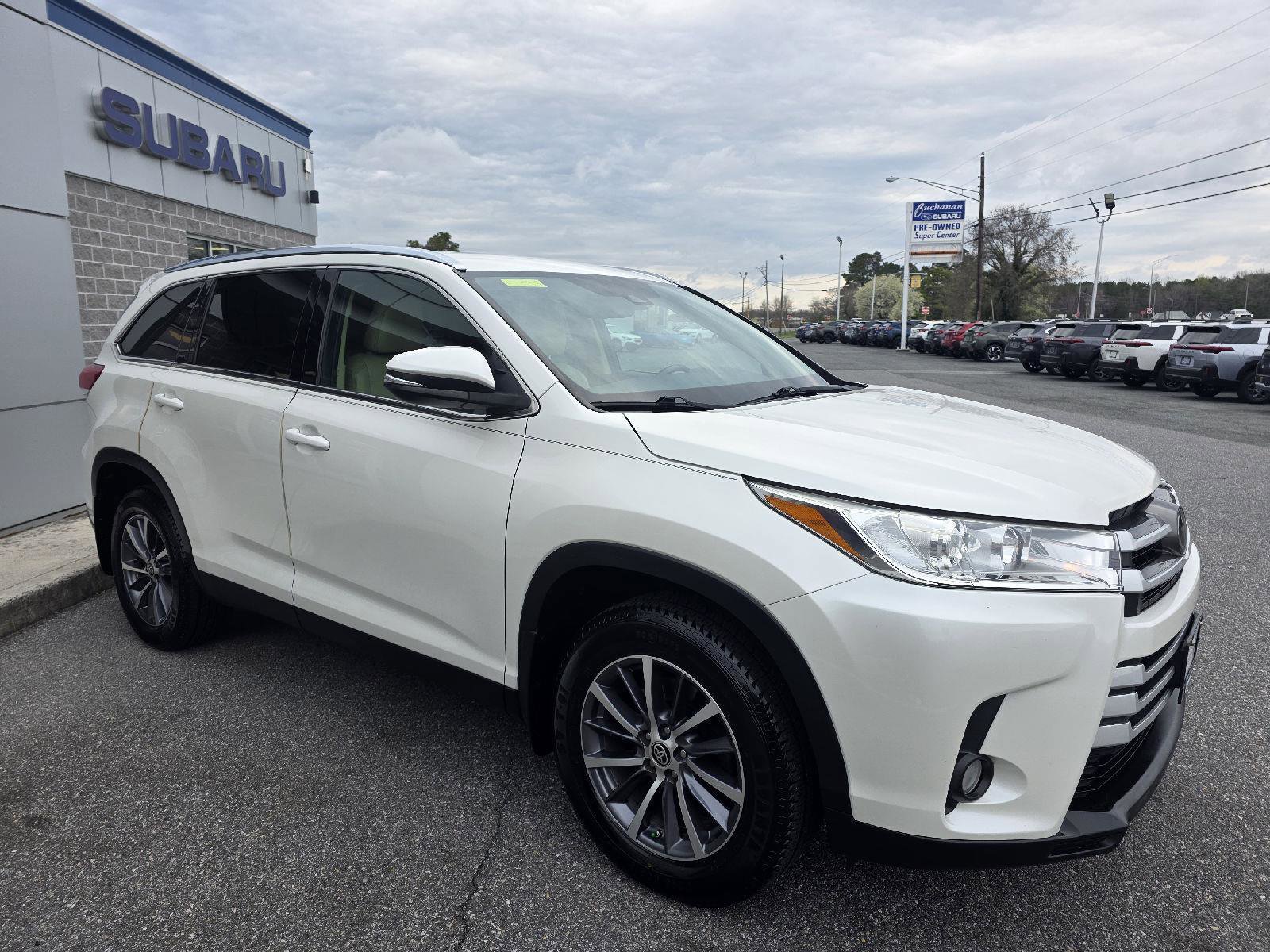Used 2019 Toyota Highlander XLE image 3