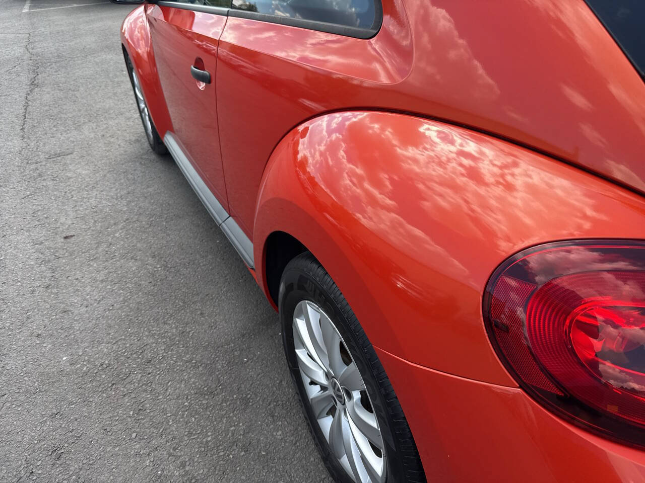 Used 2017 Volkswagen Beetle 1.8T Classic FWD image 25