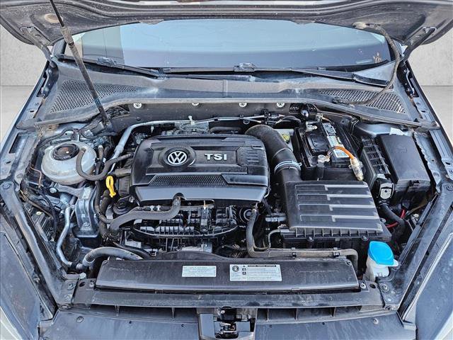 Used 2018 Volkswagen Golf SE image 24