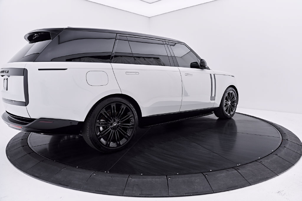 Used 2025 Land Rover Range Rover Long Wheelbase SE AWD/4WD image 13