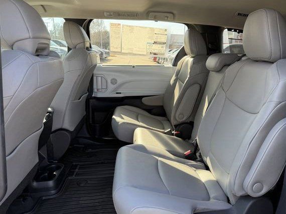 New 2026 Toyota Sienna XLE FWD image 28