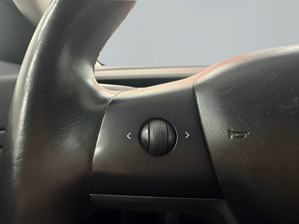Used 2018 Tesla Model 3 Long Range RWD image 17