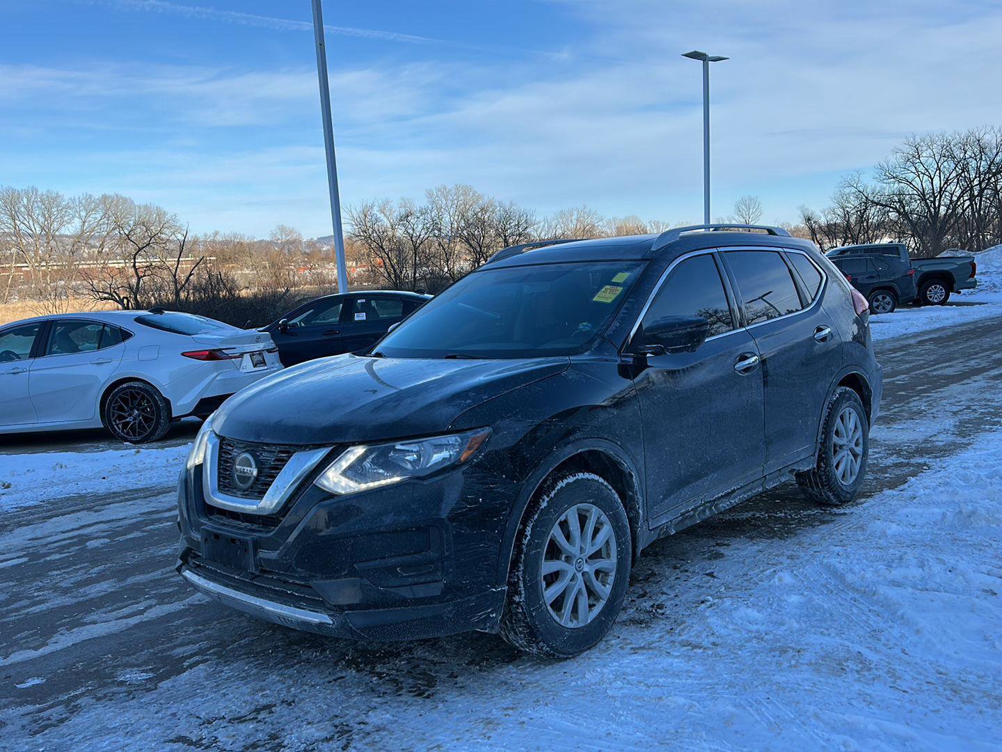 Used 2018 Nissan Rogue SV w/ Sun & Sound Touring Package image 14