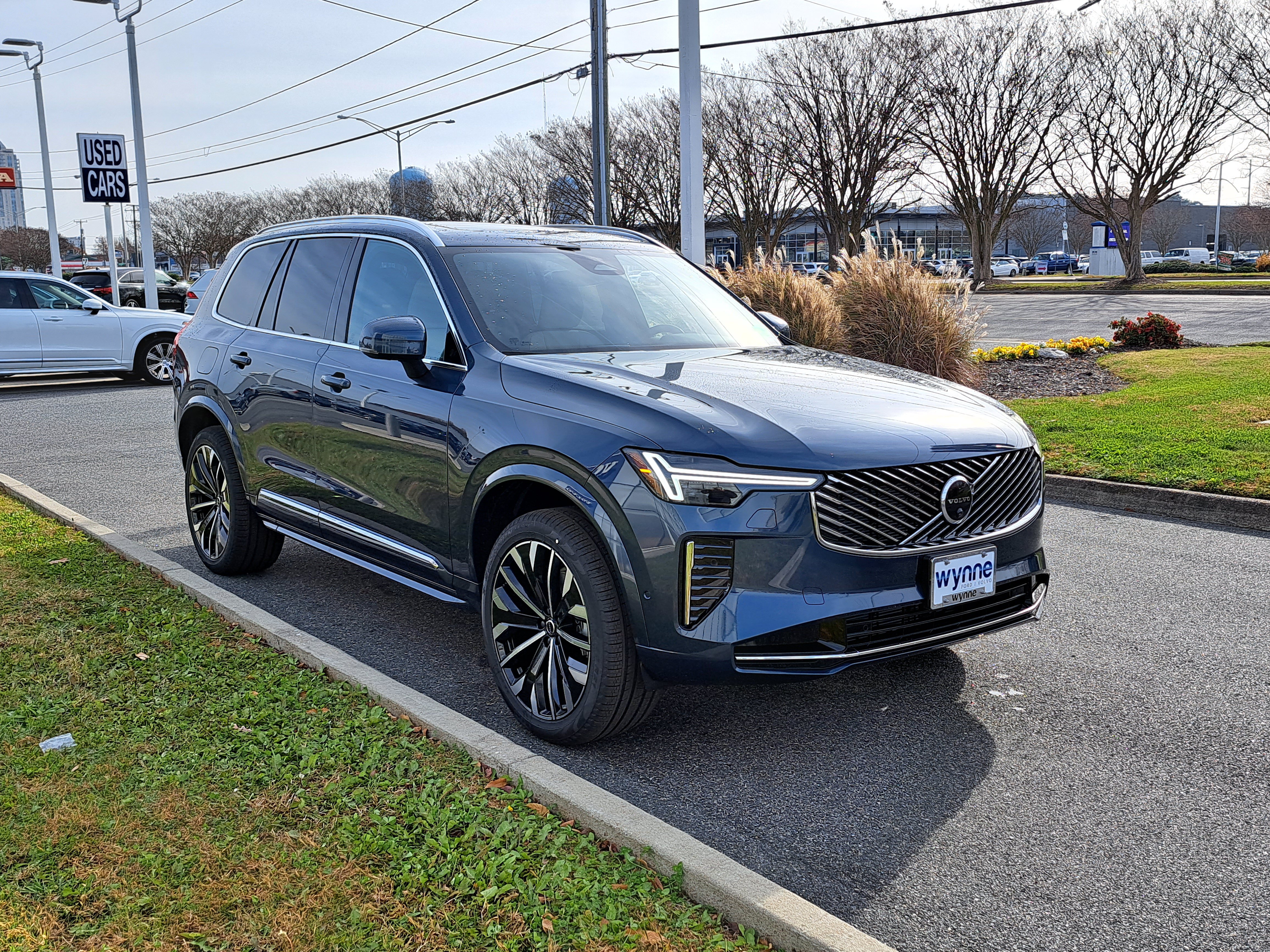 New 2026 Volvo XC90 B6 Plus w/ Protection Package Premier AWD/4WD image 2