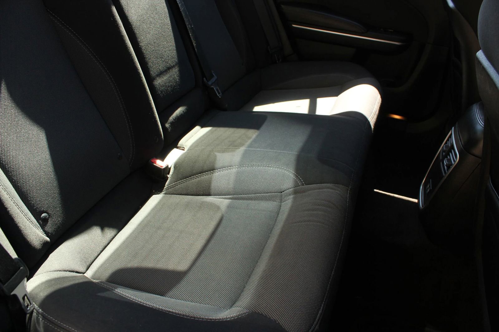 Used 2016 Dodge Charger SE w/ Popular Equipment Group image 12