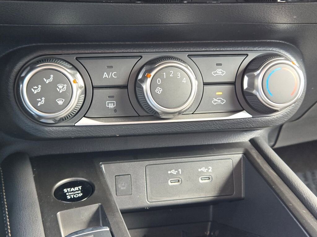 Used 2025 Nissan Kicks SV AWD/4WD image 25