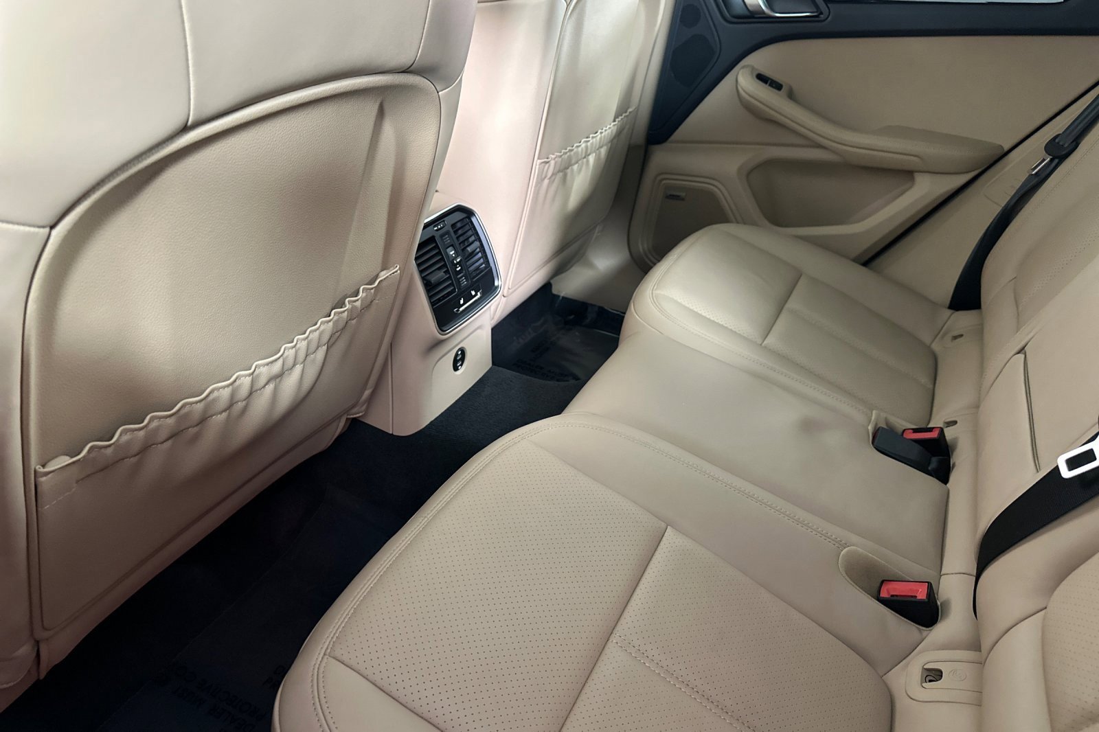 Used 2024 Porsche Macan Turbo image 11