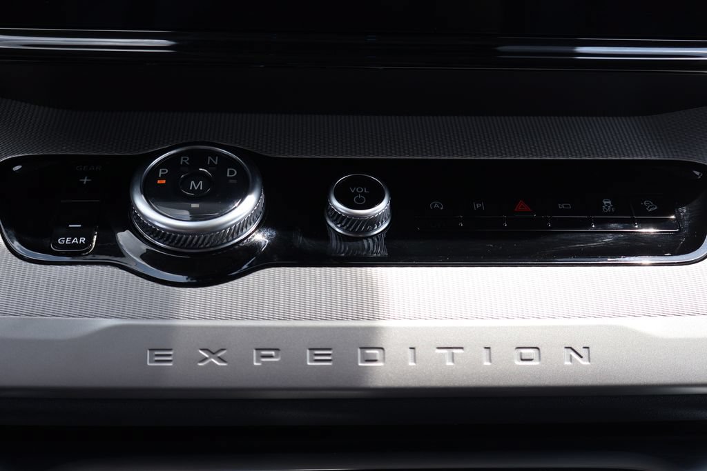Used 2025 Ford Expedition Max Active AWD/4WD image 12
