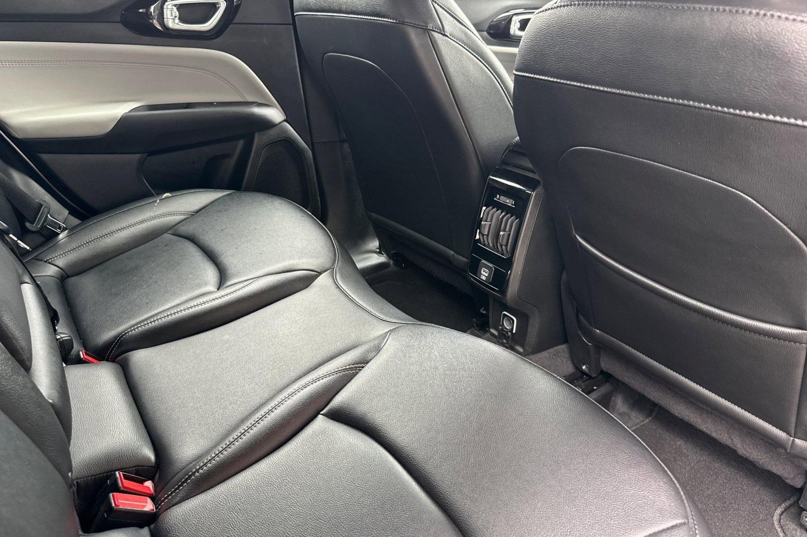 Used 2025 Jeep Compass Limited image 15