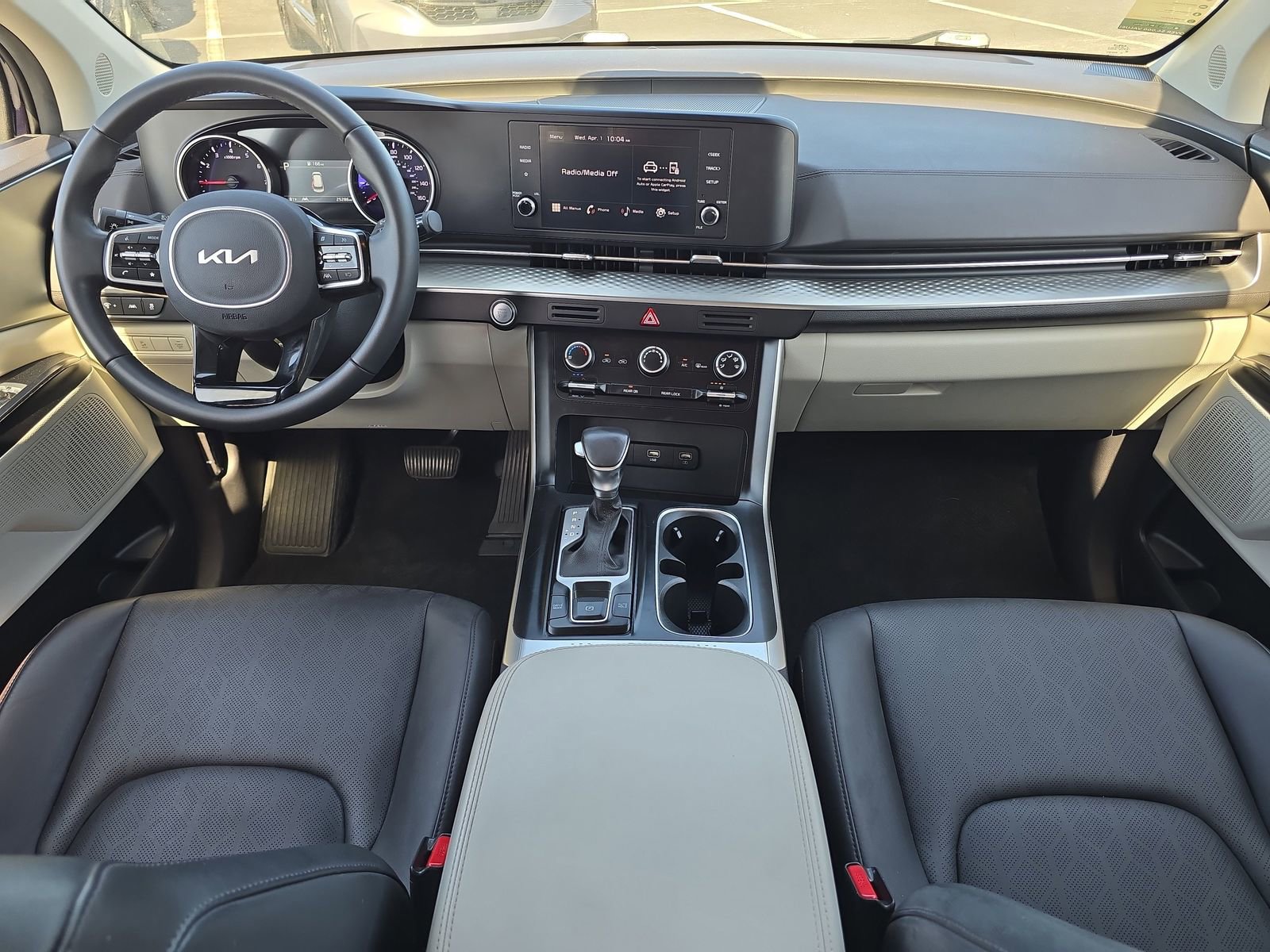 Used 2024 Kia Carnival LX FWD image 9