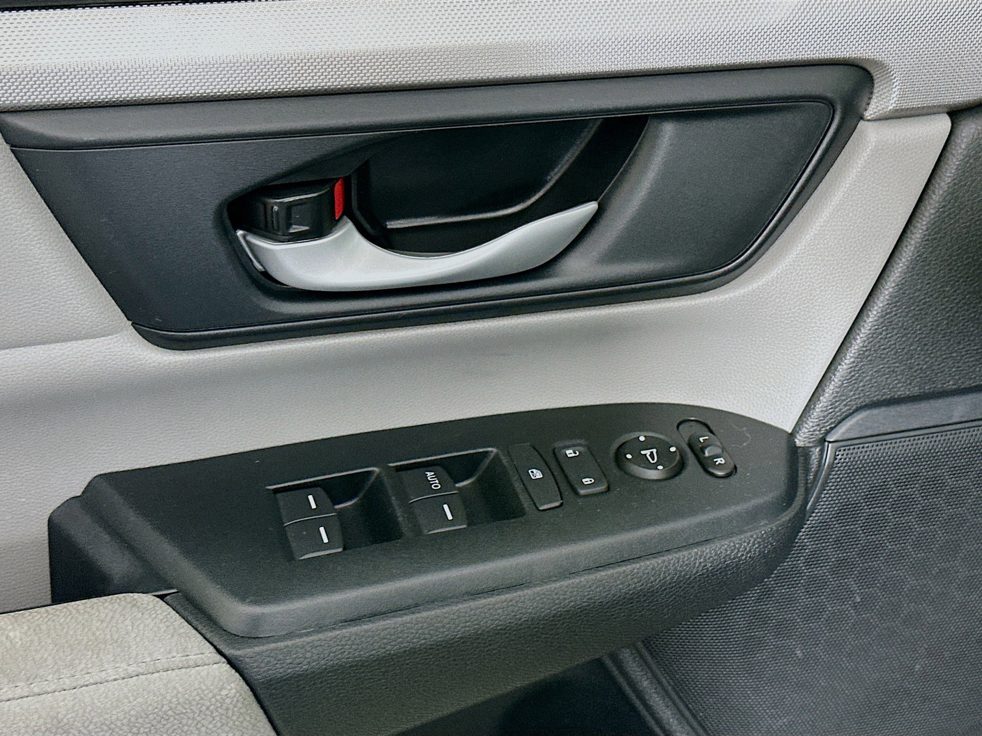 Used 2018 Honda CR-V LX image 15