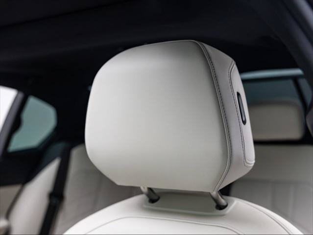 Used 2024 BMW 540i xDrive w/ Premium Package AWD/4WD image 16