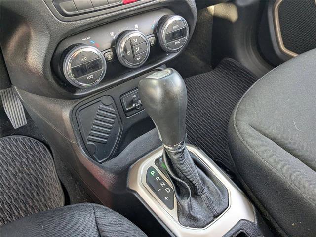 Used 2015 Jeep Renegade Latitude w/ Popular Equipment Group image 10