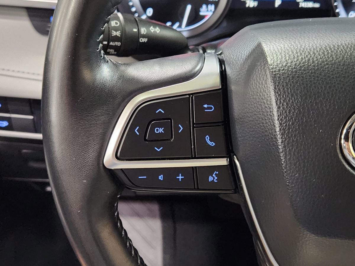 Used 2021 Toyota Highlander XLE FWD image 47