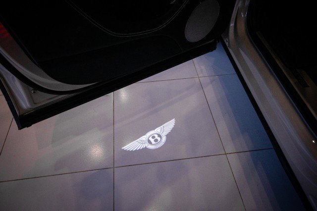 Used 2018 Bentley Bentayga image 55