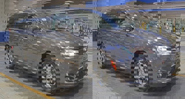 Used 2017 Chrysler Pacifica Touring-L Plus image 2