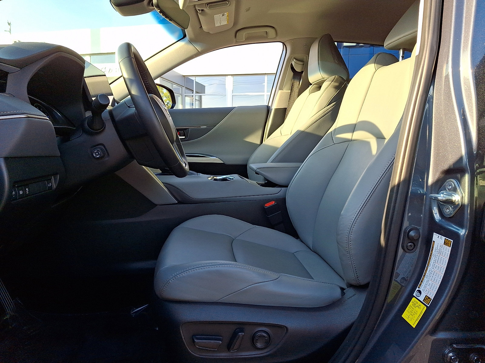 Used 2023 Toyota Venza XLE AWD/4WD image 15