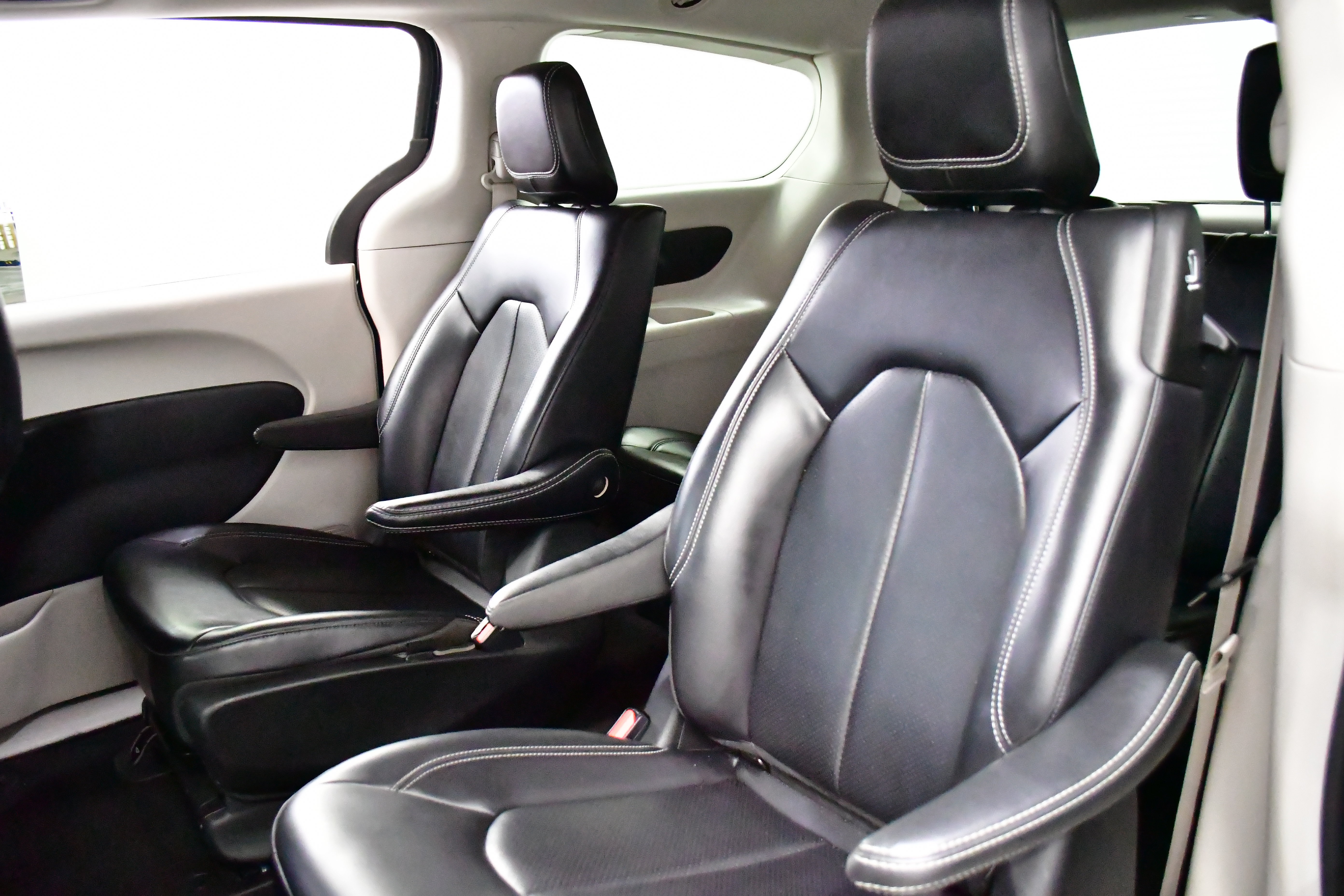 Used 2024 Chrysler Pacifica Limited FWD image 10