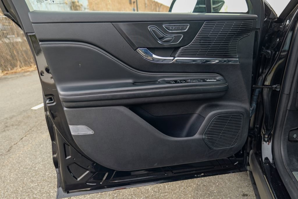 Used 2022 Lincoln Corsair AWD w/ Equipment Group 101A image 15