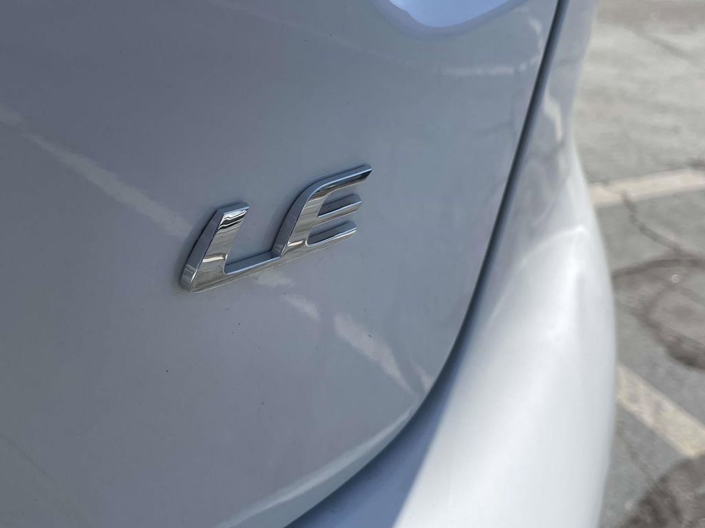 Used 2025 Toyota Corolla LE image 19