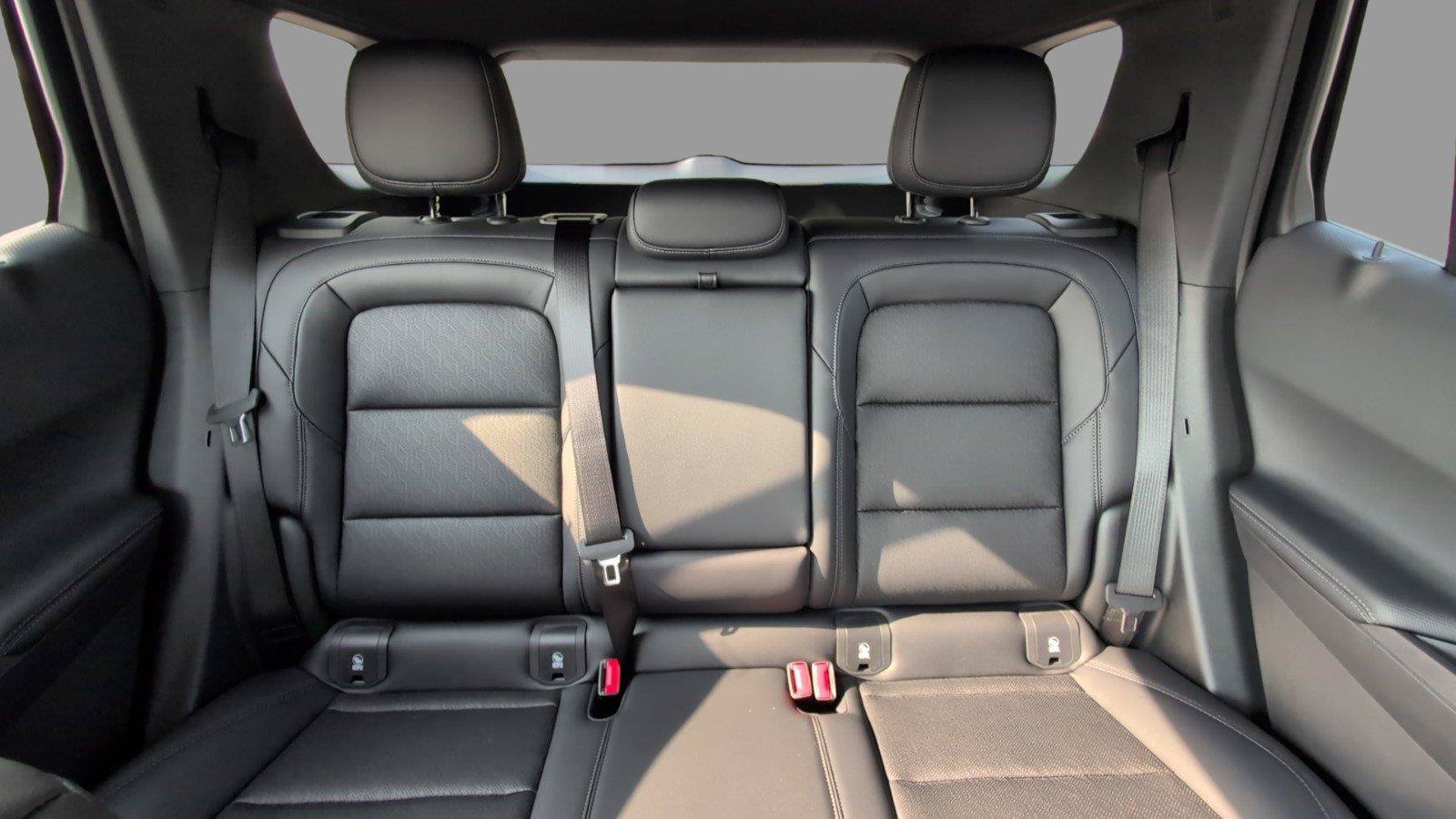 New 2027 Chevrolet Equinox LT w/ Convenience Package II FWD image 31