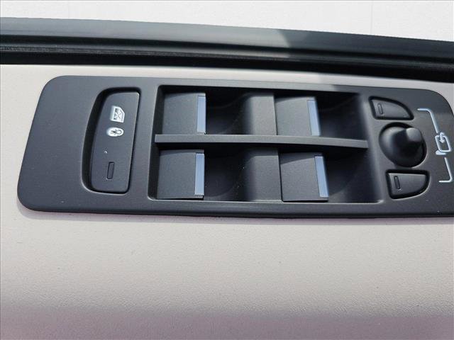 New 2025 Land Rover Discovery Sport S image 27