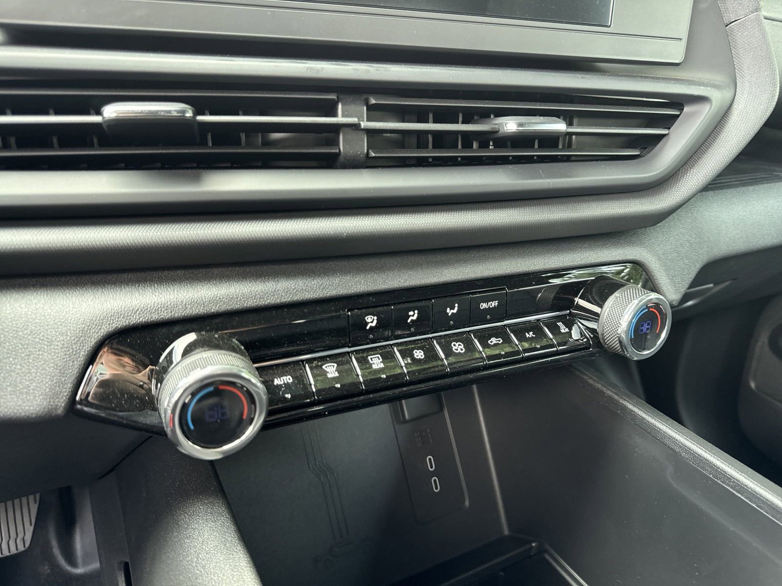 New 2024 Chevrolet Silverado EV W/T image 28