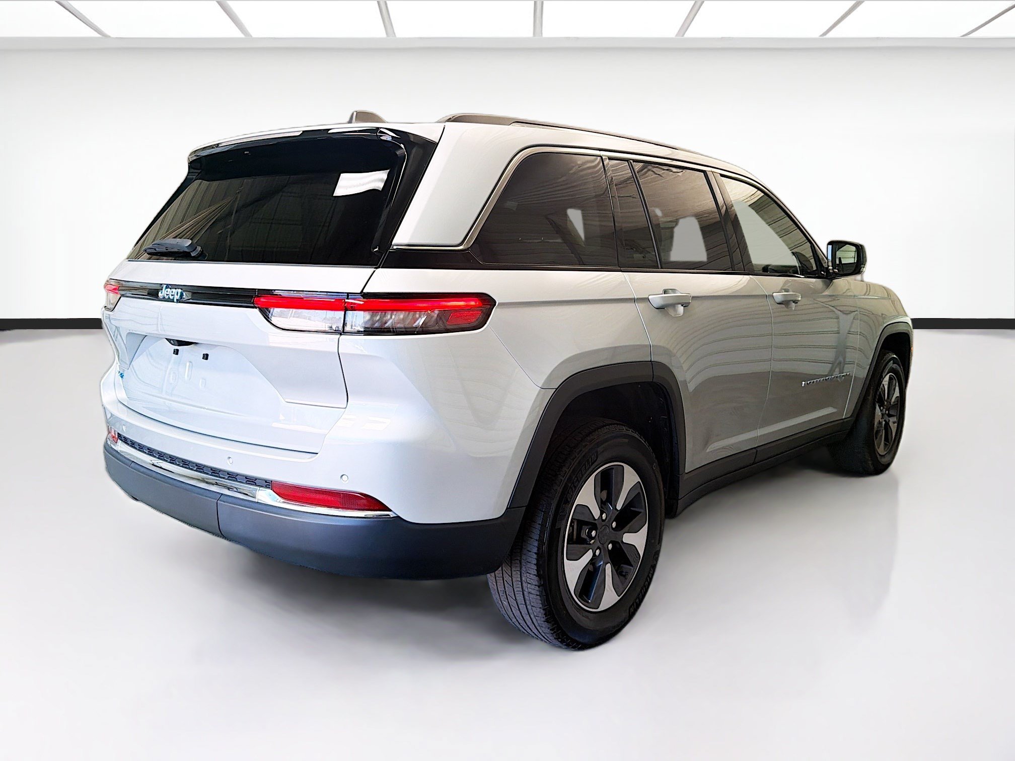 Used 2023 Jeep Grand Cherokee 4WD 4xe image 4