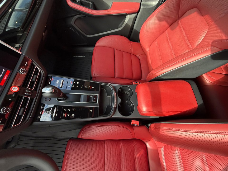 New 2026 Porsche Macan image 18