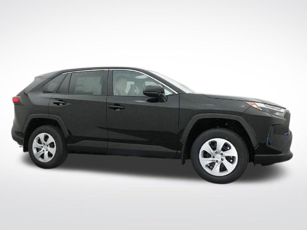Used 2025 Toyota RAV4 LE FWD image 31