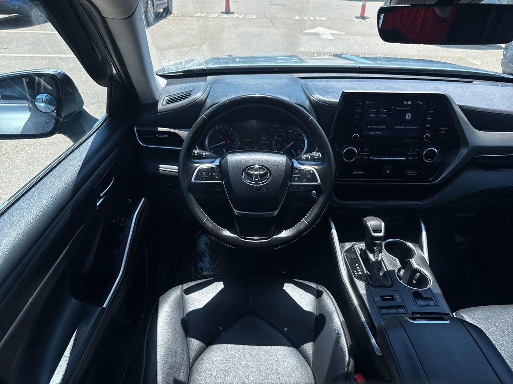 Used 2022 Toyota Highlander XLE AWD/4WD image 14