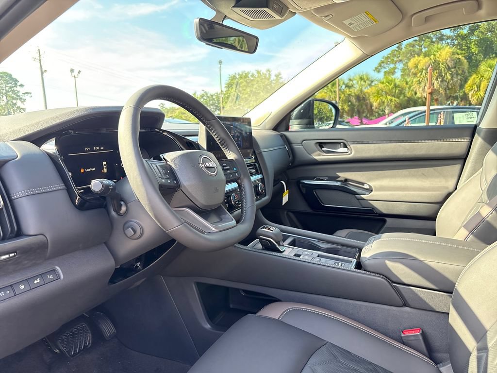 New 2026 Nissan Pathfinder Platinum FWD image 5