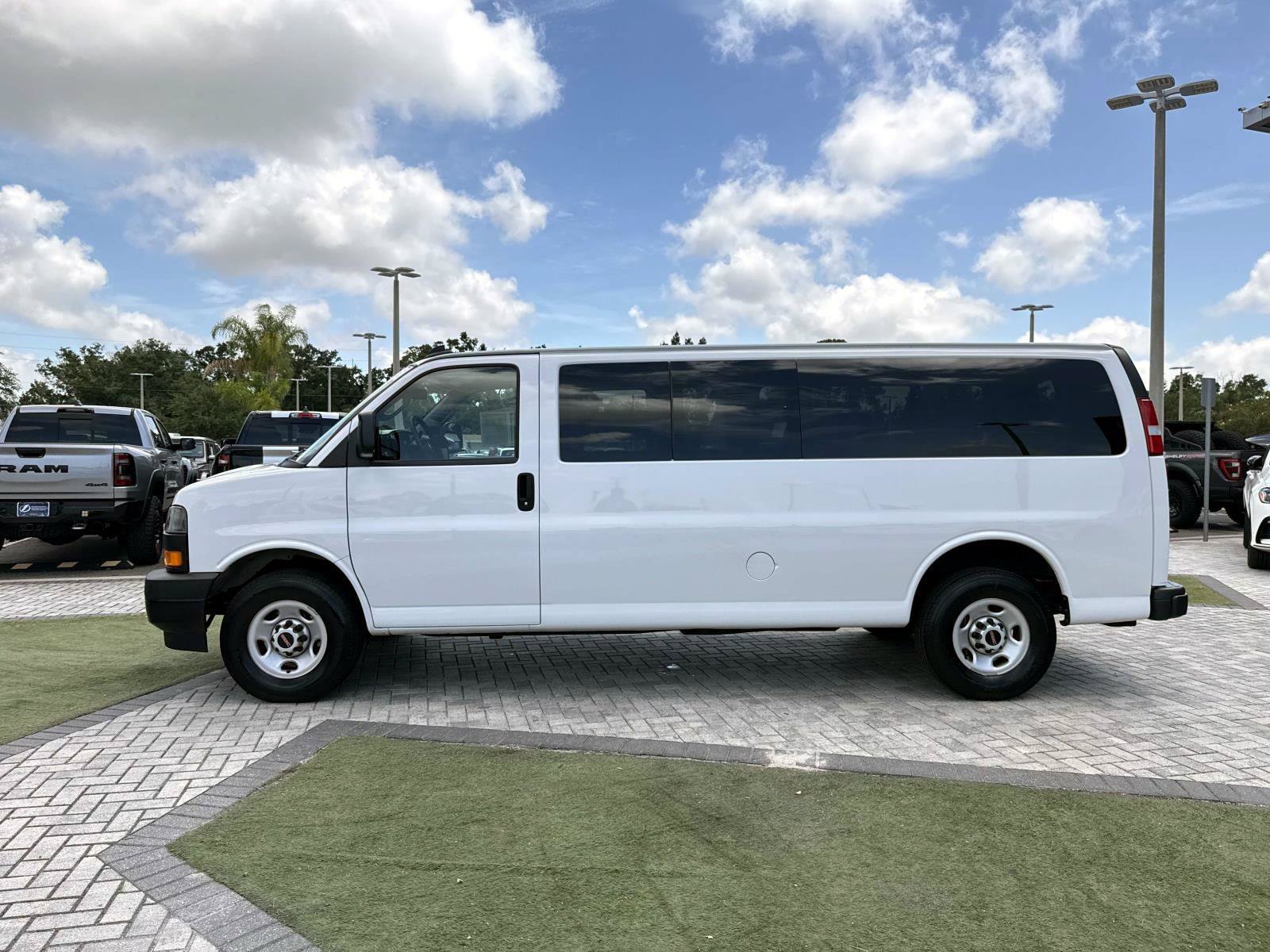 Used 2024 GMC Savana 3500 LS RWD image 3