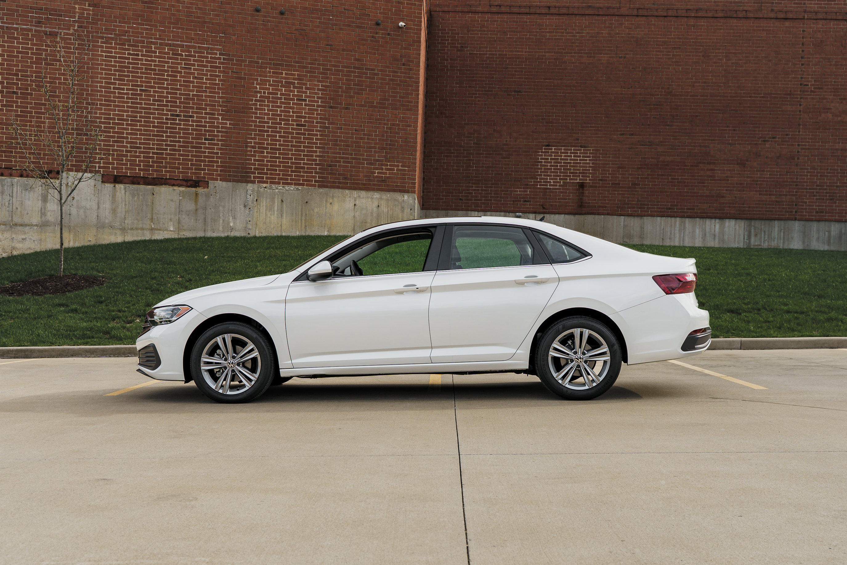 Used 2023 Volkswagen Jetta SE image 6