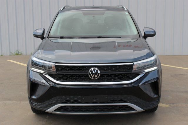 Used 2022 Volkswagen Taos SE w/ Panoramic Sunroof Package image 5