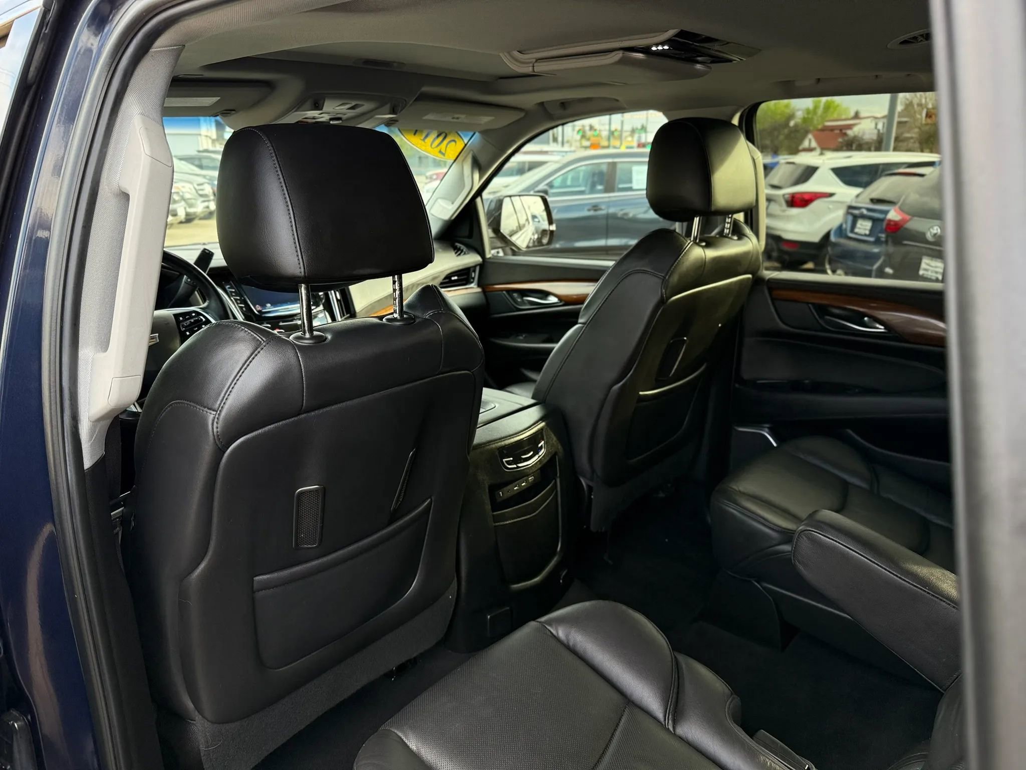 Used 2017 Cadillac Escalade Premium Luxury image 15