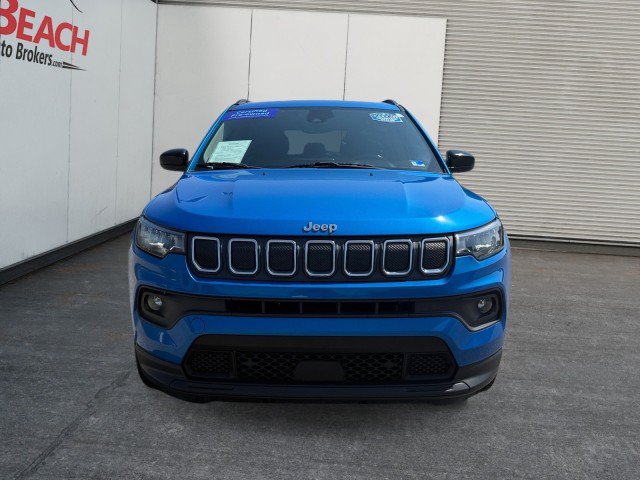 Used 2022 Jeep Compass Latitude w/ Sun and Sound Group AWD/4WD image 5