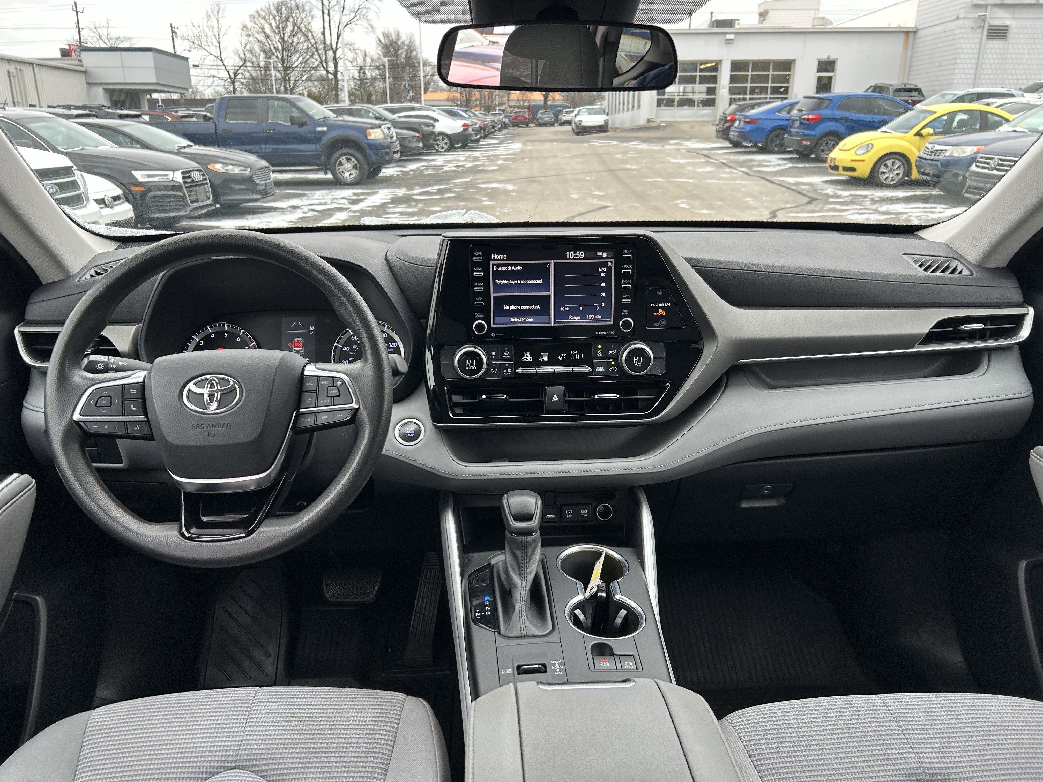 Used 2021 Toyota Highlander L image 9