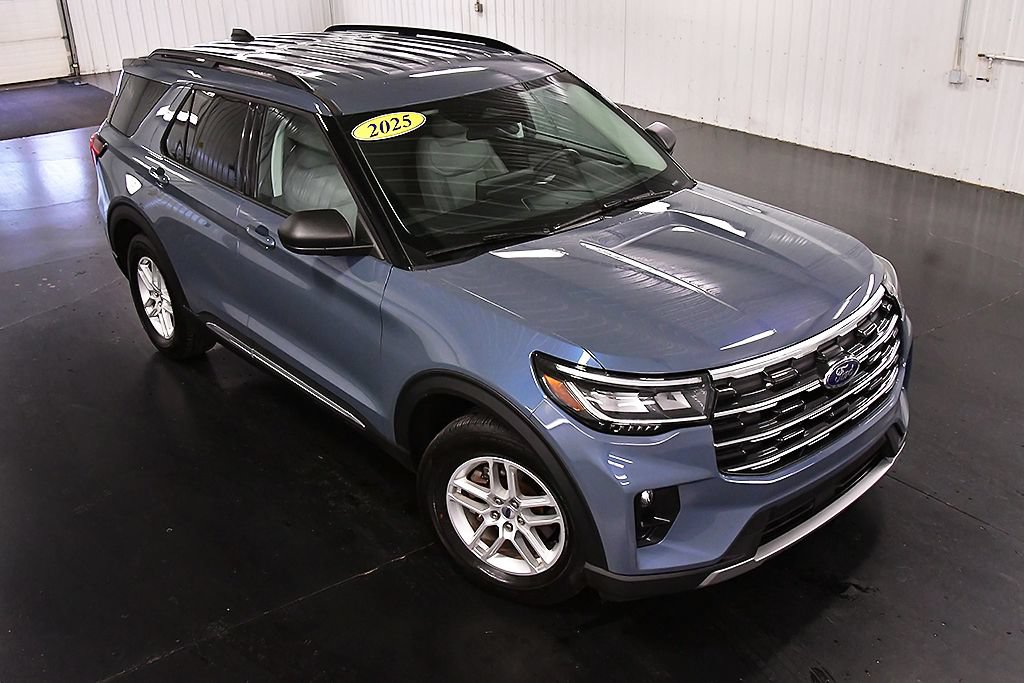Used 2025 Ford Explorer Active w/ Active Comfort Package RWD image 12