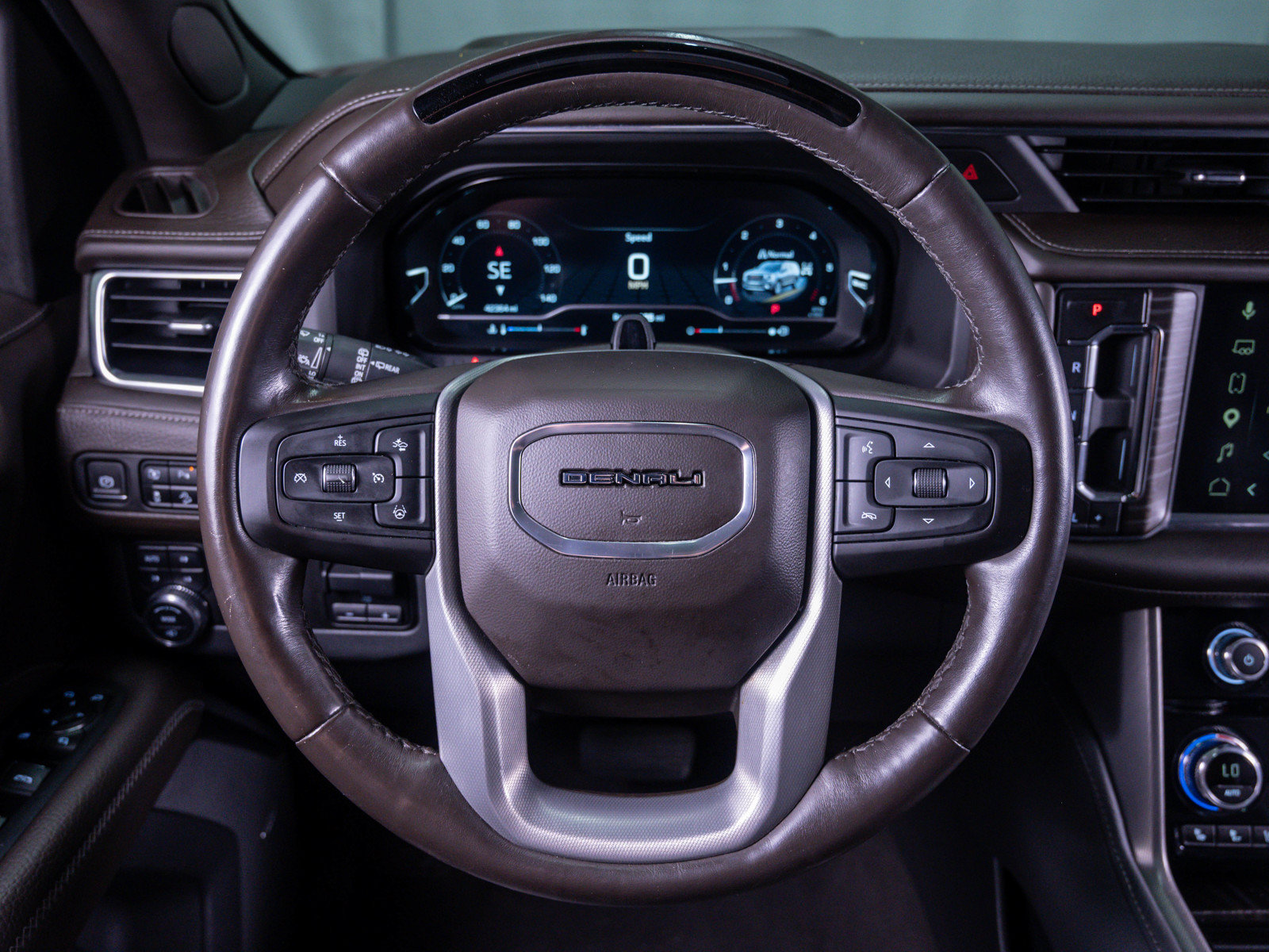 Used 2023 GMC Yukon Denali w/ Denali Reserve Package AWD/4WD image 16