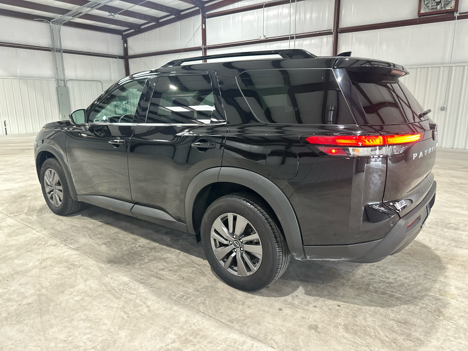 Used 2025 Nissan Pathfinder SV AWD/4WD image 3