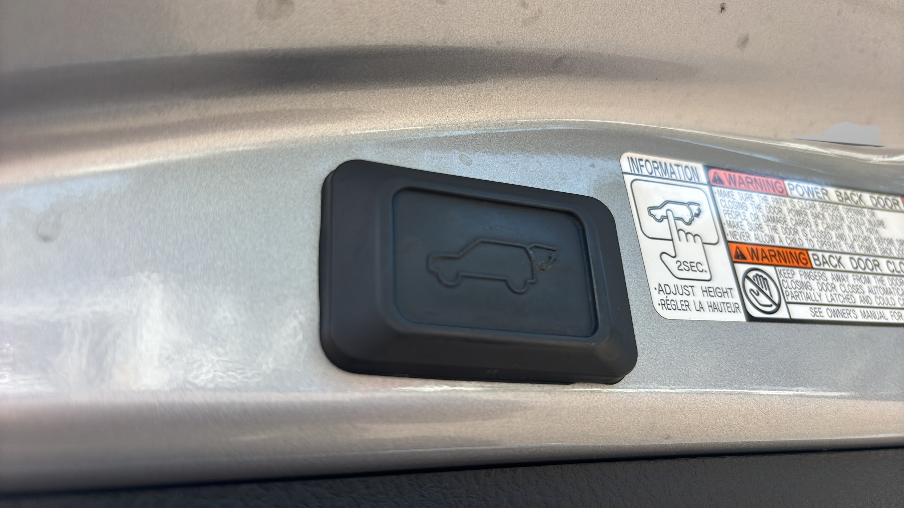 Used 2017 Toyota RAV4 XLE AWD/4WD image 32
