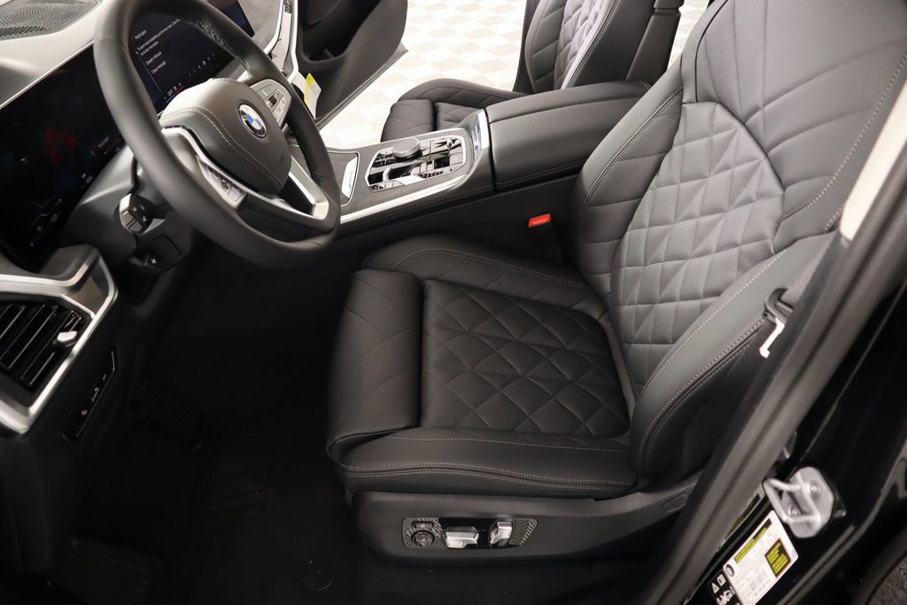 New 2025 BMW X7 xDrive40i w/ Parking Assistance Package image 12
